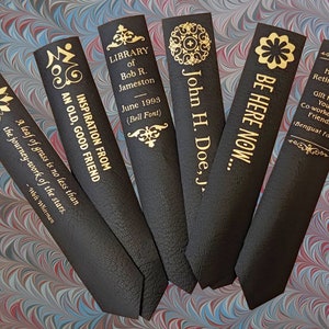 Personalized bookmarks -  Your text in gold on thin, leather-patterned Skivertex - 6 designs