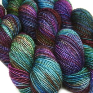 DESTINATIONS basic sock yarn MUMBAI hand dyed 75/25 sw wool/nylon 3.5oz 460 yards