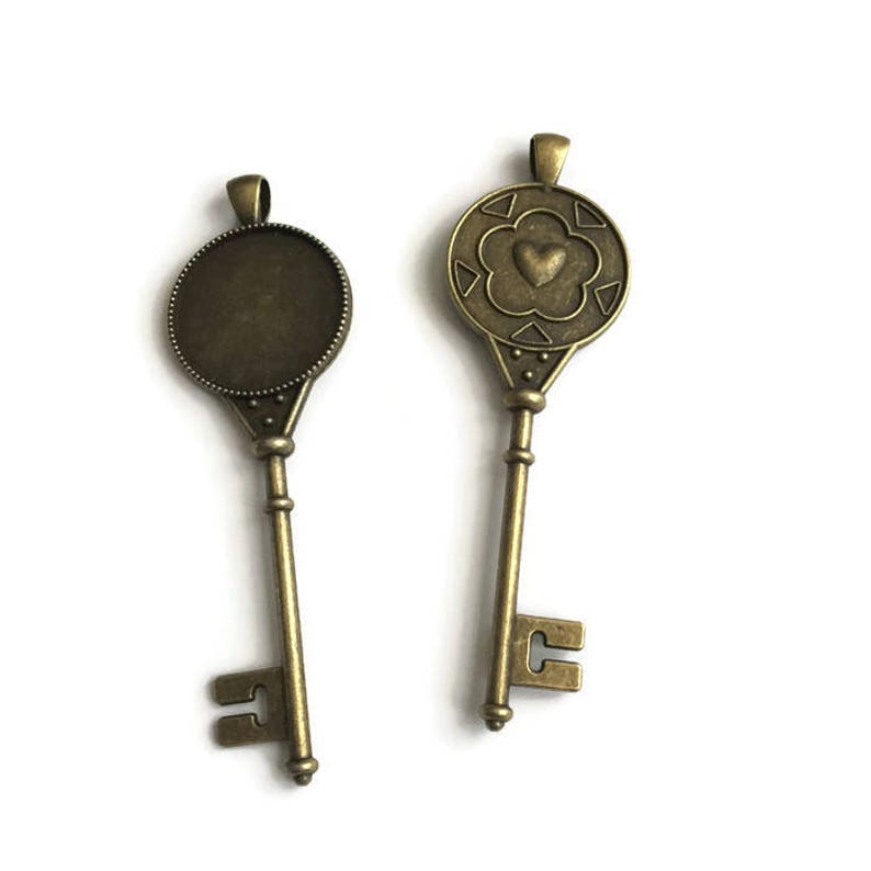 2 Antique Bronze Vintage Key Cabochon Settings, Key Pendant Trays, Key Cabochons Antique Bronze P 30 075 image 1