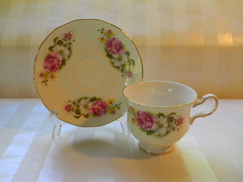 Vintage QUEEN ANNE England Bone China Teacup Etsy