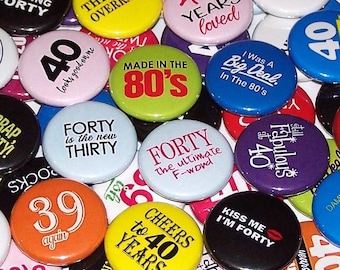 Pines de 40 cumpleaños (paquete de 10). Botones o imanes de 2,5 cm, 3,8 cm o 5,7 cm para celebrar los 40 años.