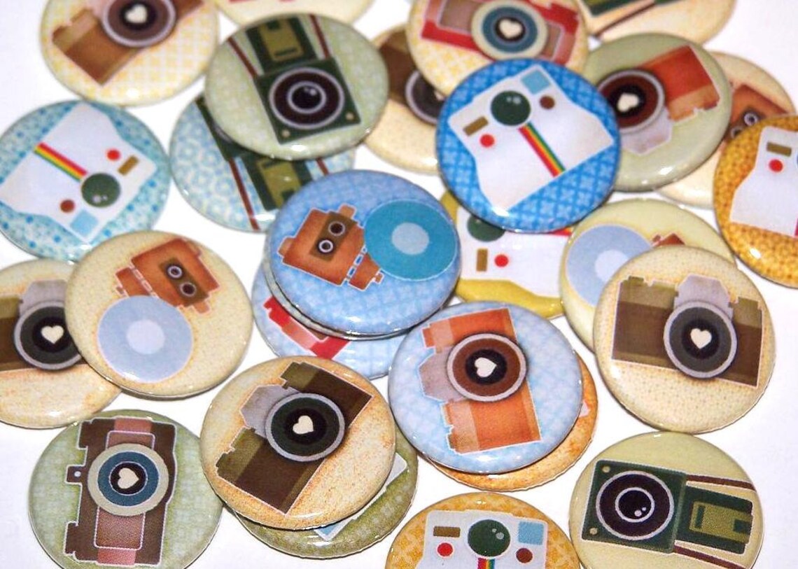 Camera Pin Button Retro Love Camera Pins (10 Pack) Vintage Style Cameras Buttons 1