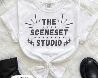 Comfort Colors 1717 ホワイトシャツ モックアップ - CC1717 Tシャツ フラットレイ - 折り畳みフラットレイ - ミニマルなニュートラル背景