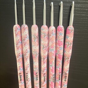 Pink Floral Acrylic Crochet Hooks Set, Creative Crafting Metal Supply Tools