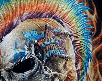 Maglietta Flaming Skull Revolver - Streetwear oversize stampato a mano da Rock Chang e Dinos