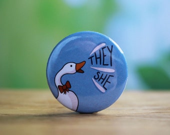 They/She Pronouns Honking Goose Pin Button Badge 38mm