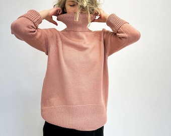 PULL EN LAINE MÉRINOS, Pull oversize, Pull en laine tricotée, Pull col montant, Pull en laine coupe décontractée, Pull rose chaud