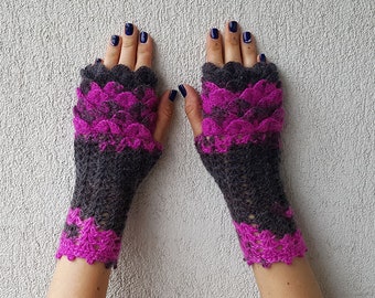 Dragon scale gloves, Fingerless gloves, handmade gloves, Ladies gloves, Winter gloves, unique gloves, gifts for her, texting gloves