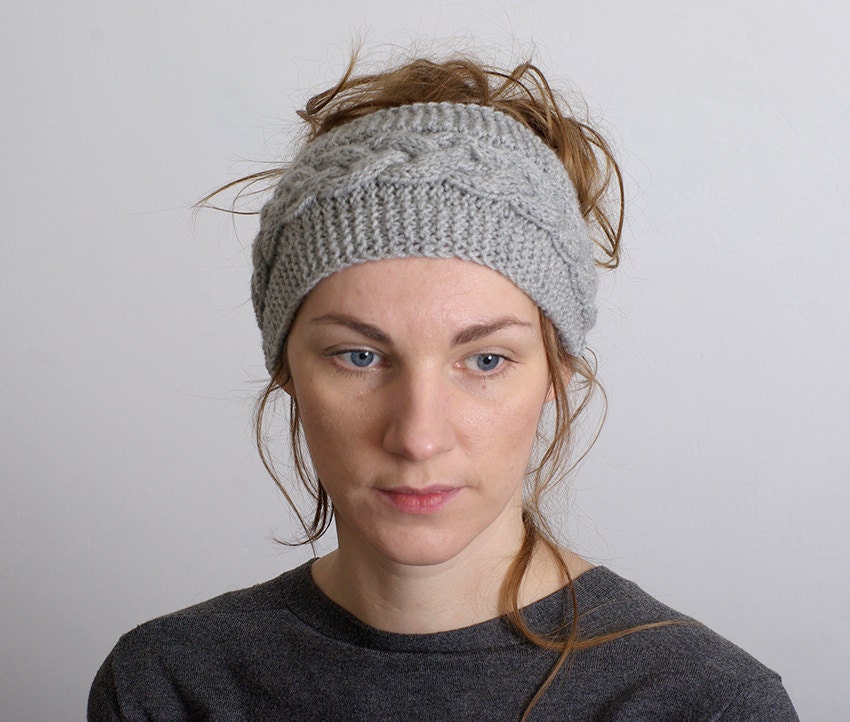 24AW【REST&RECREATION】LOGO KNIT HAIR BAND Knitted Headband , Cable Knit Button Closure Hair Band Light