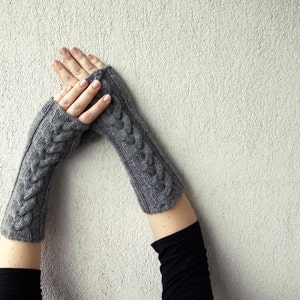 Knit Fingerless Gloves Knit Fingerless Gloves Light grey Hand-knitted Cabled Warmers Gloves & Mittens zdjęcie 1