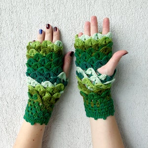 Fingerless Gloves Womens gloves Arm warners Mittens in Emerald Lime Green Wrist Warmers Knit fingerless Winter gloves image 3