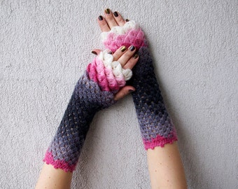 Fingerless gloves Wrist warmers Cute arm warmers in pink gray white Womens fingerless gloves Lacy gloves Scaled Fingerless mittens