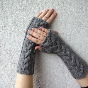 Knit Fingerless Gloves Knit Fingerless Gloves Light grey Hand-knitted Cabled Warmers Gloves & Mittens zdjęcie 3