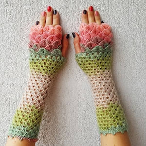 Fingerless gloves Crochet winter gloves Texting gloves Lace womens gloves Scaled Fingerless mittens Wrist warmers