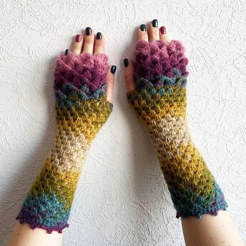 Fingerless gloves - Arm warmers - Fingerless Mittens - Hand warmers - Dragon Gloves