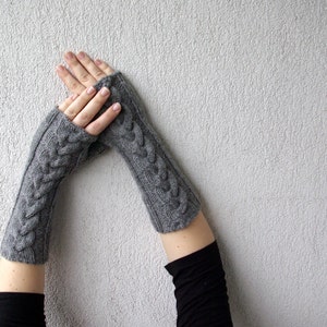Knit Fingerless Gloves Knit Fingerless Gloves Light grey Hand-knitted Cabled Warmers Gloves & Mittens zdjęcie 5