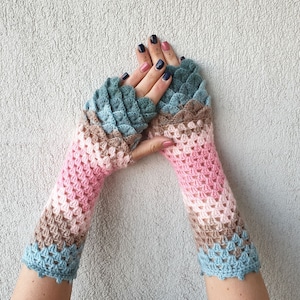 Fingerless gloves Crochet winter gloves Texting gloves Lace womens gloves Scaled Fingerless mittens Wrist warmers