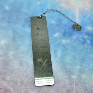 Trigger Warning Bookmark Metall | Dark Romance Lesezeichen | Booktok Geschenk Leser | Bookish Accessoire | Leser Geschenk