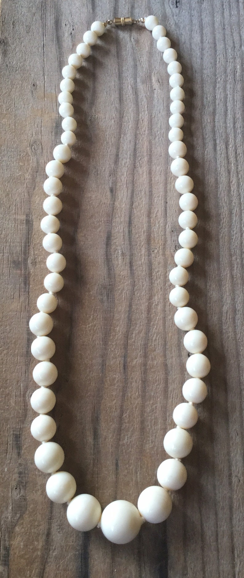 Mid century Plastic Graduated Beaded Necklace image 2