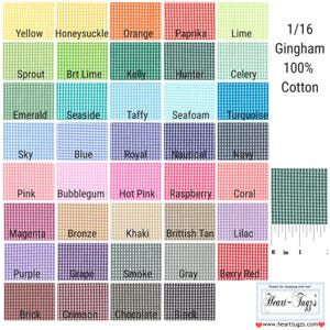 K&ouml;nnte beinhalten: Eine Farbkarte mit 1/16 Zoll Gingham-Stoff aus 100% Baumwolle. Die Karte zeigt 24 verschiedene Farben, darunter Gelb, Orange, Gr&uuml;n, Blau, Rosa, Rot, Lila, Braun und Grau. Die Karte ist mit dem Farbnamen und dem Stofftyp beschriftet.