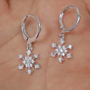 Boucles d&#39;oreilles flocon de neige Collier flocon de neige Argent or Boucles d&#39;oreilles Huggie Boucles d&#39;oreilles de Noël Cadeau de Noël cadeau d&#39;anniversaire pour elle Boucles d&#39;oreilles du nouvel an