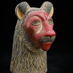 Egipska statua głowy Maahesa: Kamienny bóg wojny, wykonany w Egipcie