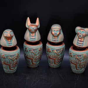 Egyptiska kanopiska burkar: gjorda av egyptiska händer, unik konstdekor
