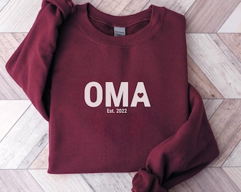Grandma sweater personalized with year, grandma pullover, grandma gift, grandma sweatshirt, expectant grandma announcement, grandmother sweater