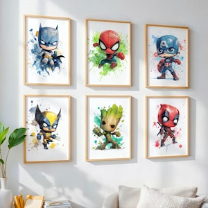 Puede incluir: Seis impresiones enmarcadas en acuarela con superhéroes: Batman, Spider-Man, Capitán América, Wolverine, Groot y Deadpool. Cada impresión muestra un personaje con colores vibrantes y efectos de salpicaduras artísticas sobre fondo blanco.