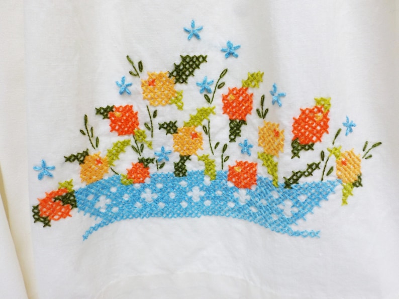 Apron Hand Embroidered Cross Stitch Vintage Free Shipping!