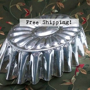 Jello Mold or Mousse Mould Oval Scalloped Fancy Tin Ware Vintage Free shipping!