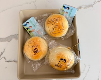 Snoopy Squishy Brot Brötchen Bäckerei Squishy Fidget Squeeze Spielzeug (zufälliges Design)