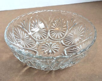 VTG Anchor Hocking Star & Cameo Medallion Serving Bowl 8 Inch