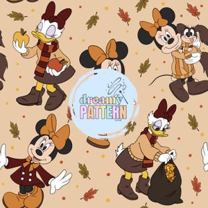 Pode incluir: Um padrão repetitivo com as personagens de desenhos animados Pata Daisy e Minnie Mouse em trajes de outono. A Pata Daisy segura maçãs e um saco de folhas, enquanto a Minnie é mostrada com um cachorrinho. O fundo é bege claro com folhas espalhadas.