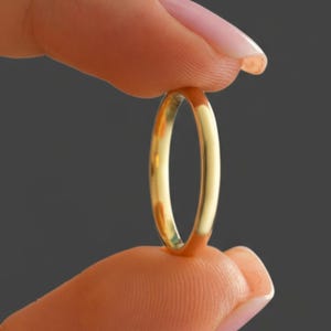 Alianzas de boda de oro de 14k y 2 mm • Diseño clásico abovedado para mayor comodidad • Anillo minimalista • Anillo fino para combinar con otros • Hecho a mano • Regalo para ella