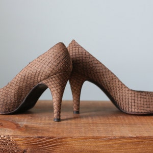 Vintage Brown Suede Snakeskin High Heel Pump Shoes / Stuart Weitzman for Mr. Seymour Size 6.5 image 4