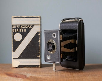 Antique Vintage 1940's Jiffy Kodak Six - 20 Series II Compact Pocket Camera with Original Box