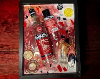 Wandbild aus Epoxidharz und zerbrochener Ramazzotti Flasche | Geschenkidee | Dekoration | Scherbenbild | Kunstharzbild