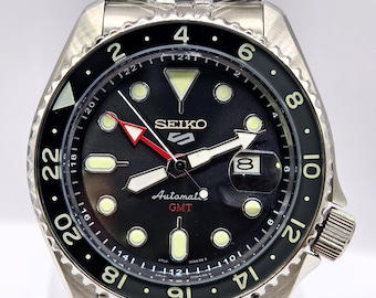 Vintage Seiko 5 Sports Automatir Date Indicator Black Dial Japan Made Men's Wrist Watch Free Shipping