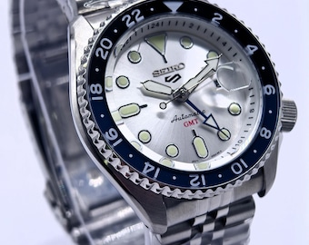 Vintage Seiko 5 Sports Automatir Date Indicator Silver Dial Japan Made Men's Wrist Watch Free Shipping