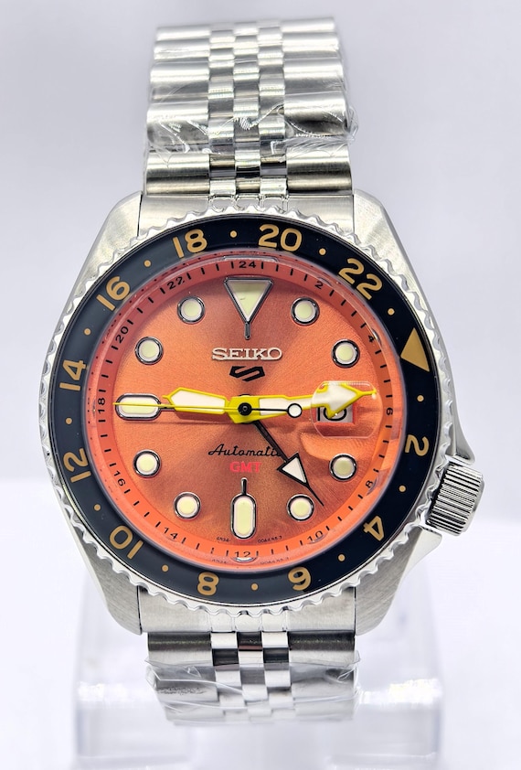 Vintage Seiko 5 Sports Automatic Rotating Bezel Date Indicator
