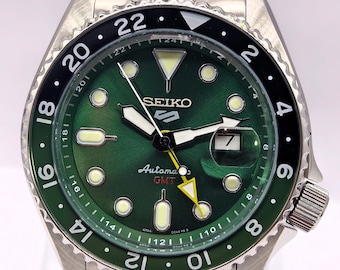 Vintage Seiko 5 Sports Automatir Date Indicator Green Dial Japan Made Men's Wrist Watch Free Shipping
