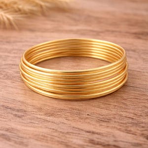 Simple Brass Bangle, Adjustable Minimalist Bracelet, Elegant Gold Bangle, Unisex Fashion Accessory