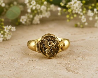 Vintage Griffin Poison Box Ring, Gothic Locket Ring, Medieval Mythical Creature Ring, Secret Compartment Ring, Statement Fantasy Jewelry
