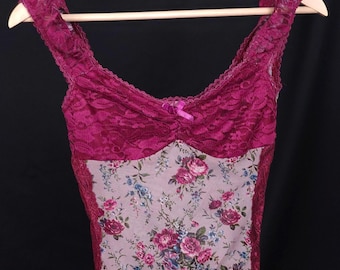 Top corsé vintage Kimchi azul con estampado floral, estilo Y2K, estilo grunge, estilo hada, con ribete de encaje, bustier rosa burdeos, top transparente floral, talla XS, fabricado en el Reino Unido.