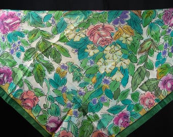 Bufanda floral vintage, estampado botánico de rosas, accesorio romántico de estilo cottagecore, bufanda para el cuello verde y rosa.