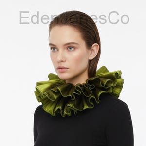 Tafetta Neck Ruffle Collar - Green Burlesque costume accessory, Circus clown ruff, Victorian , Festival outfit