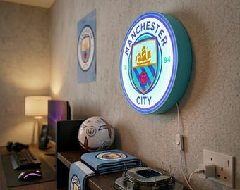 Lampada LED Manchester City, Insegna Luminosa Logo Man City, Decorazione Parete Camera Tifoso, Idea Regalo Calcio, Light Box Club Inglese.