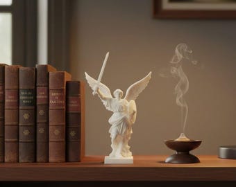 Statuette des Erzengels Michael.