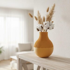 "Dinamic" Vase: The Encounter of Digital Art and Matter